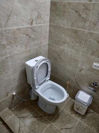 Отели типа «постель и завтрак» Muras Bokonbayevo Трехместный номер с ванной комнатой-8