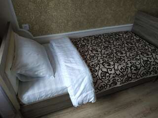 Отели типа «постель и завтрак» Muras Bokonbayevo Двухместный номер с 2 отдельными кроватями и общей ванной комнатой-3