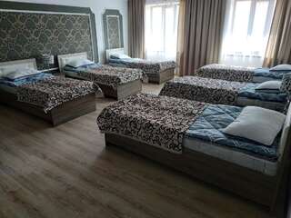Отели типа «постель и завтрак» Muras Bokonbayevo Семейный номер с общей ванной комнатой-4