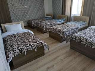 Отели типа «постель и завтрак» Muras Bokonbayevo Семейный номер с ванной комнатой-1