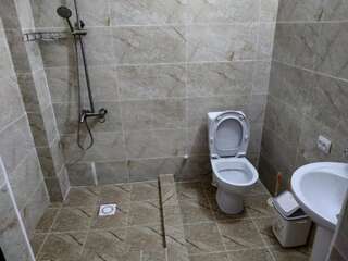 Отели типа «постель и завтрак» Muras Bokonbayevo Трехместный номер с ванной комнатой-5